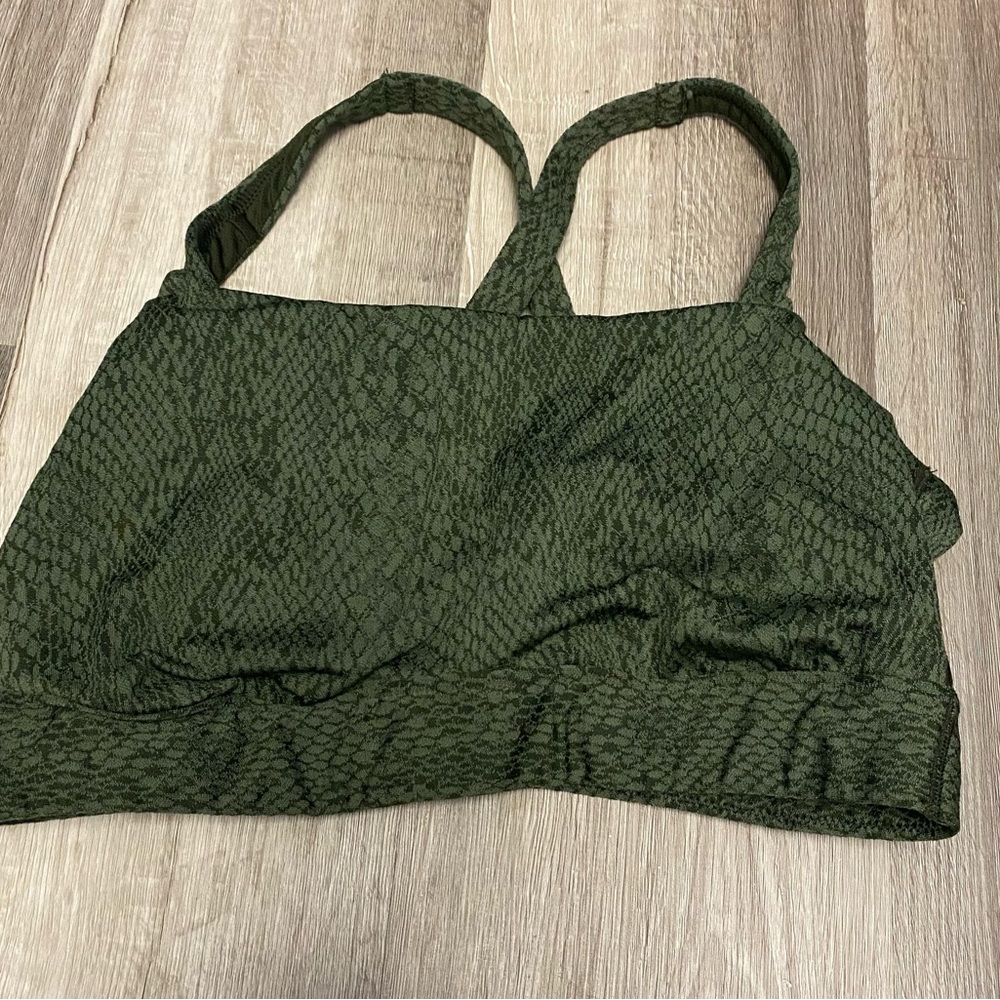 Activewear: All in motion sports bra. Reptile print XL Olive green. (W2)